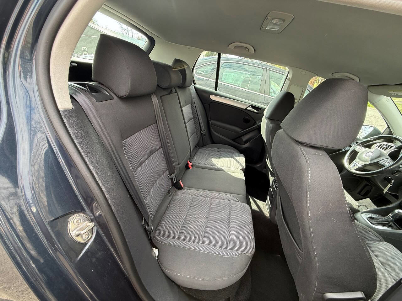 Used 2014 Volkswagen Golf TDI image 17