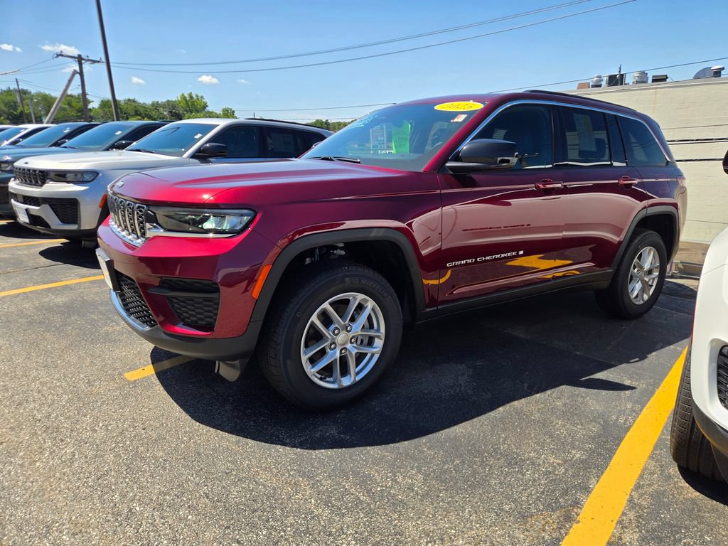 Used 2025 Jeep Grand Cherokee Laredo X w/ Luxury Tech Group I AWD/4WD image 2