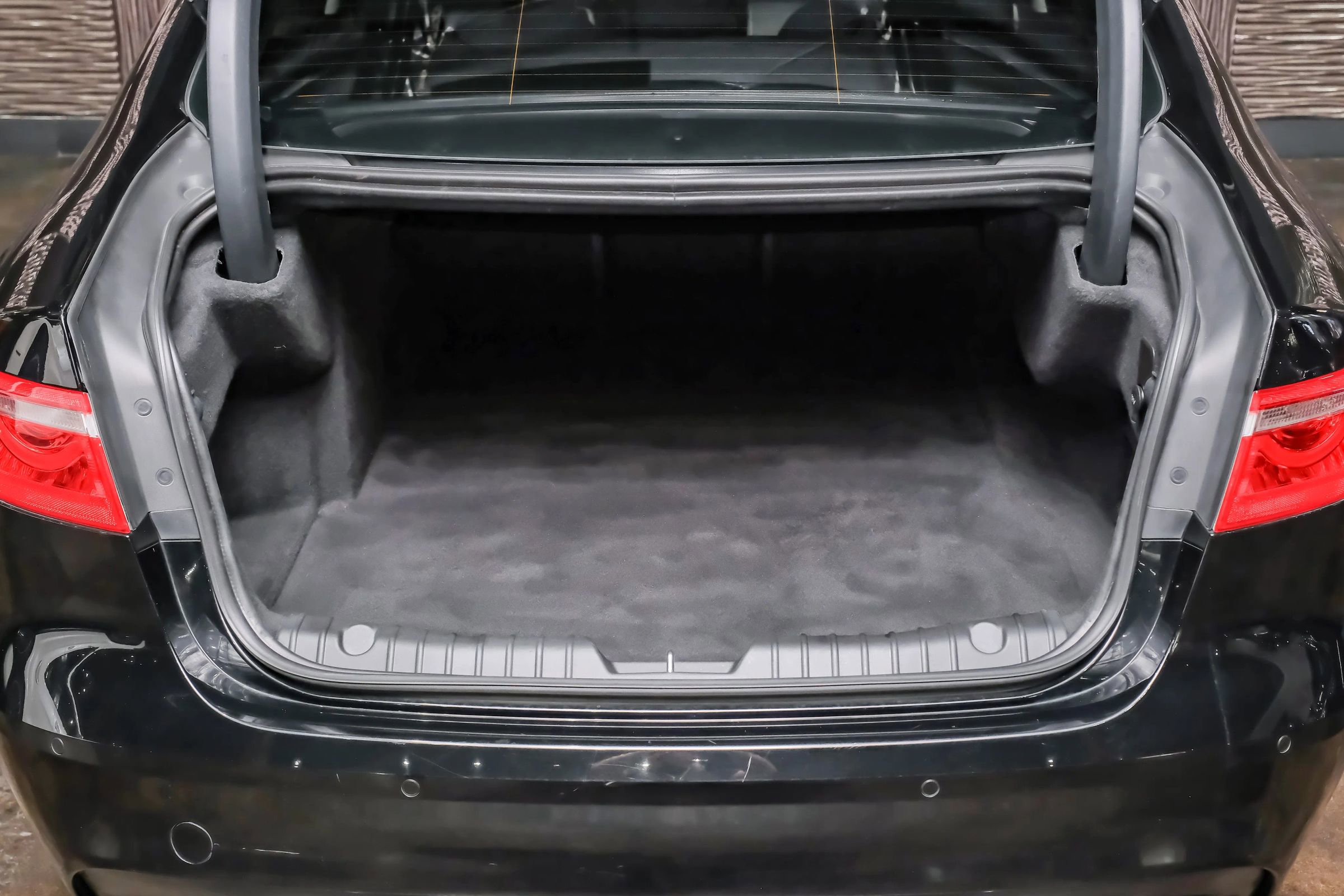 Used 2020 Jaguar XF Prestige RWD image 49