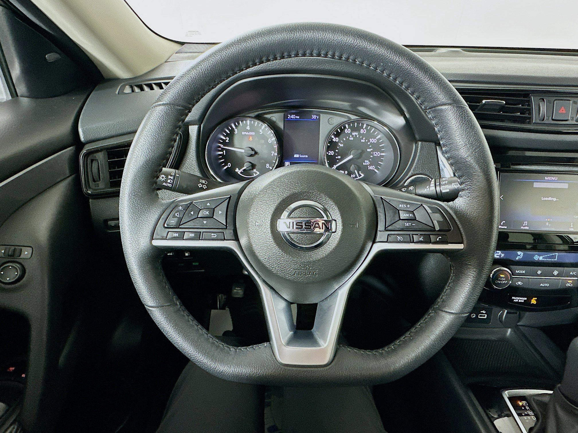 Used 2020 Nissan Rogue SV image 11
