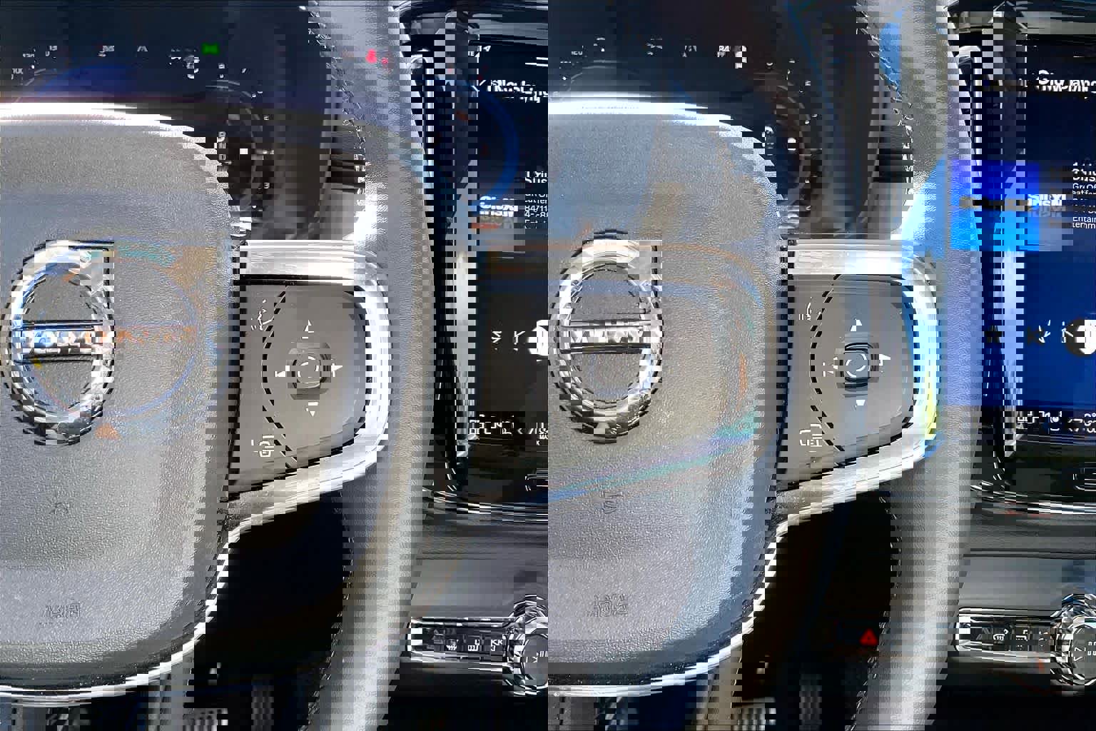 Used 2024 Volvo XC40 B5 Core image 19