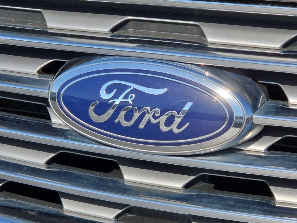 Used 2019 Ford Edge SE FWD image 10