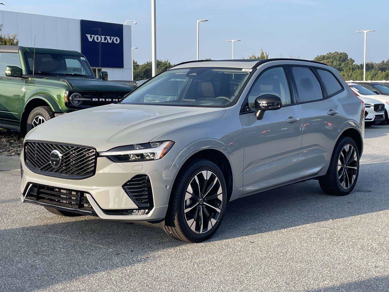 New 2026 Volvo XC60 B5 Plus w/ Protection Package Premier AWD/4WD image 24