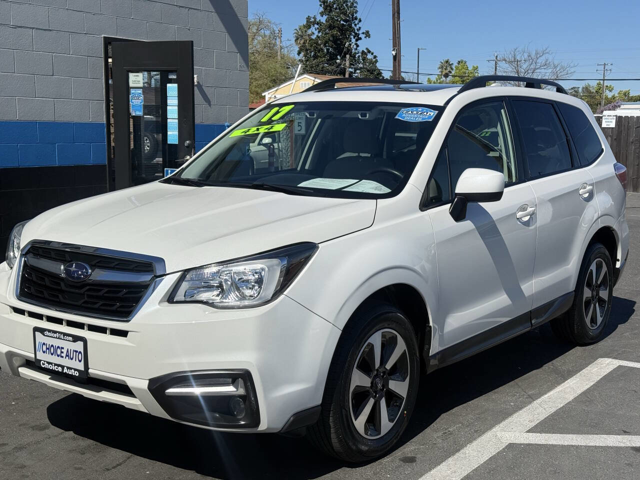 Used 2017 Subaru Forester 2.5i Premium AWD/4WD image 3