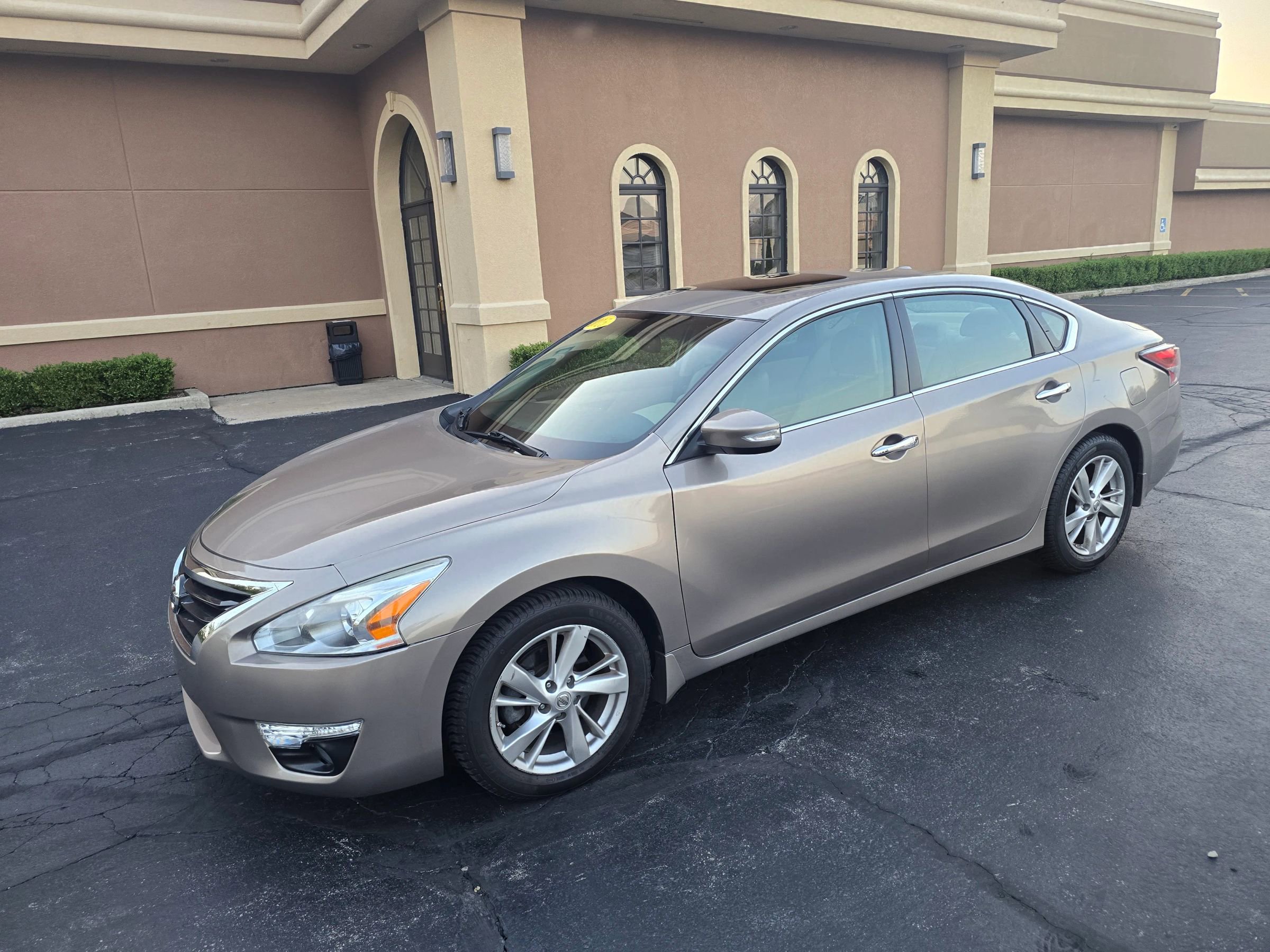 Used 2015 Nissan Altima 2.5 SL w/ Technology Package FWD image 3