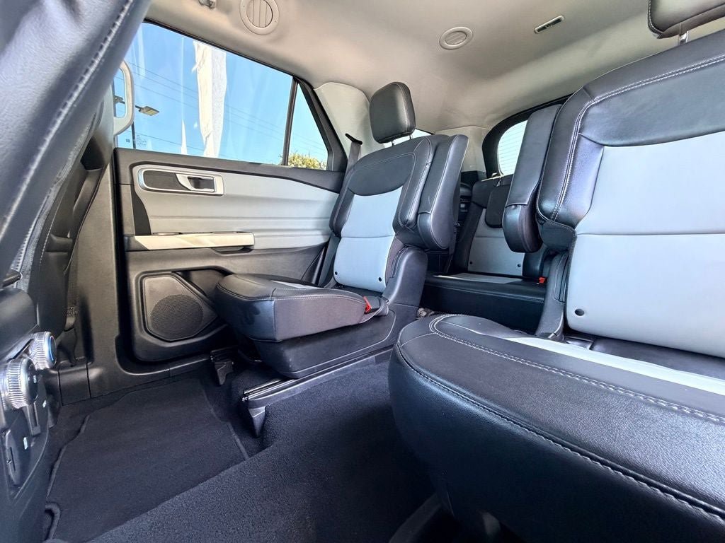 Used 2023 Ford Explorer XLT w/ Equipment Group 202A RWD image 15