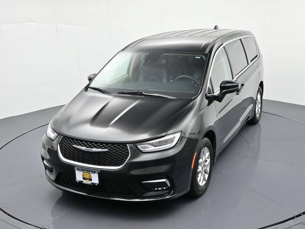Used 2023 Chrysler Pacifica Touring-L FWD image 24