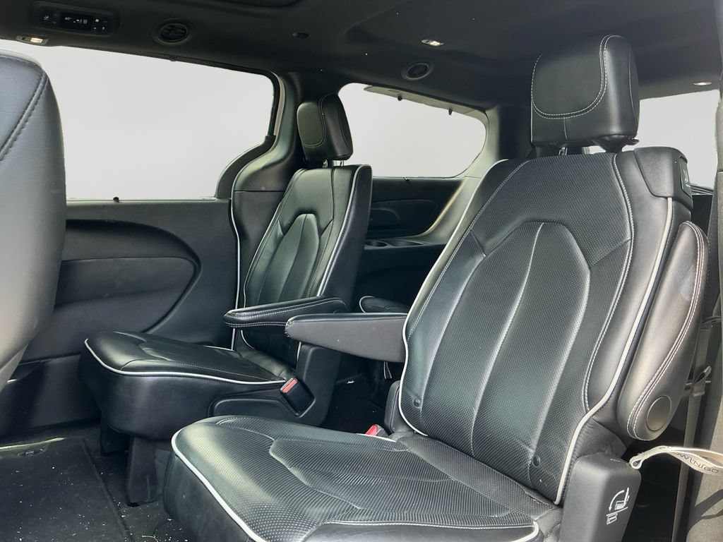 Used 2025 Chrysler Pacifica Limited FWD image 15