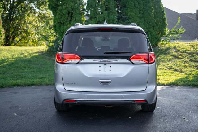 Used 2019 Chrysler Pacifica Touring Plus w/ Tire & Wheel Group FWD image 6