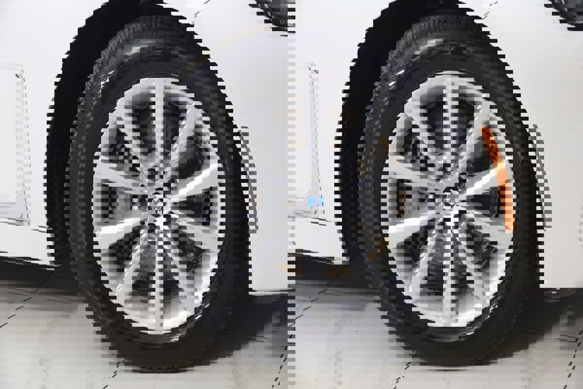 Used 2020 BMW 740i xDrive w/ Cold Weather Package image 17