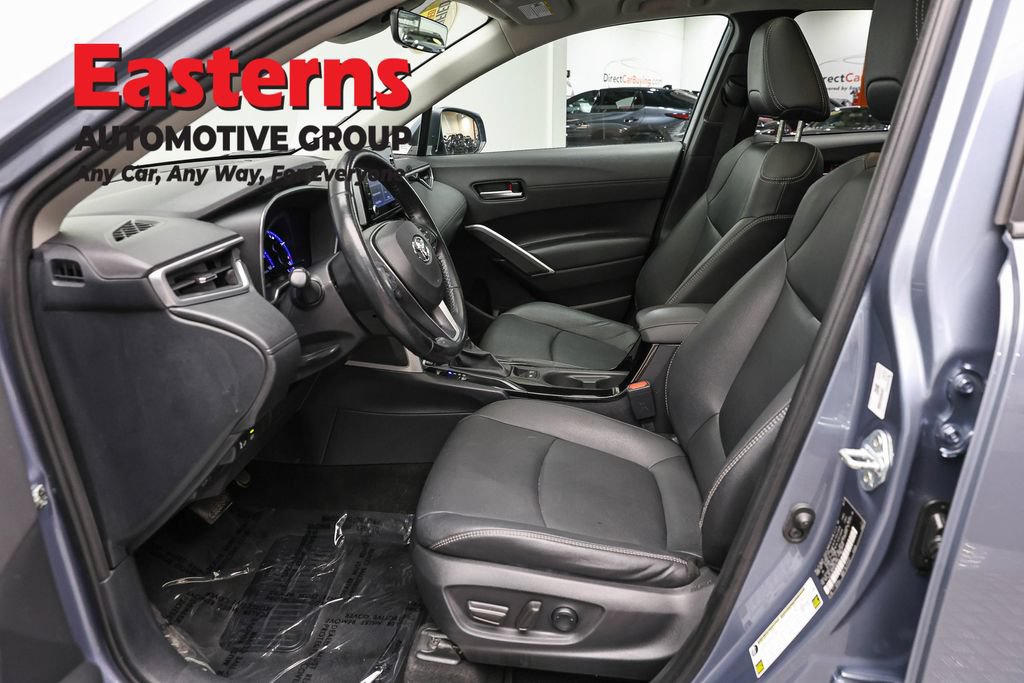 Used 2022 Toyota Corolla Cross XLE w/ Convenience Package AWD/4WD image 14