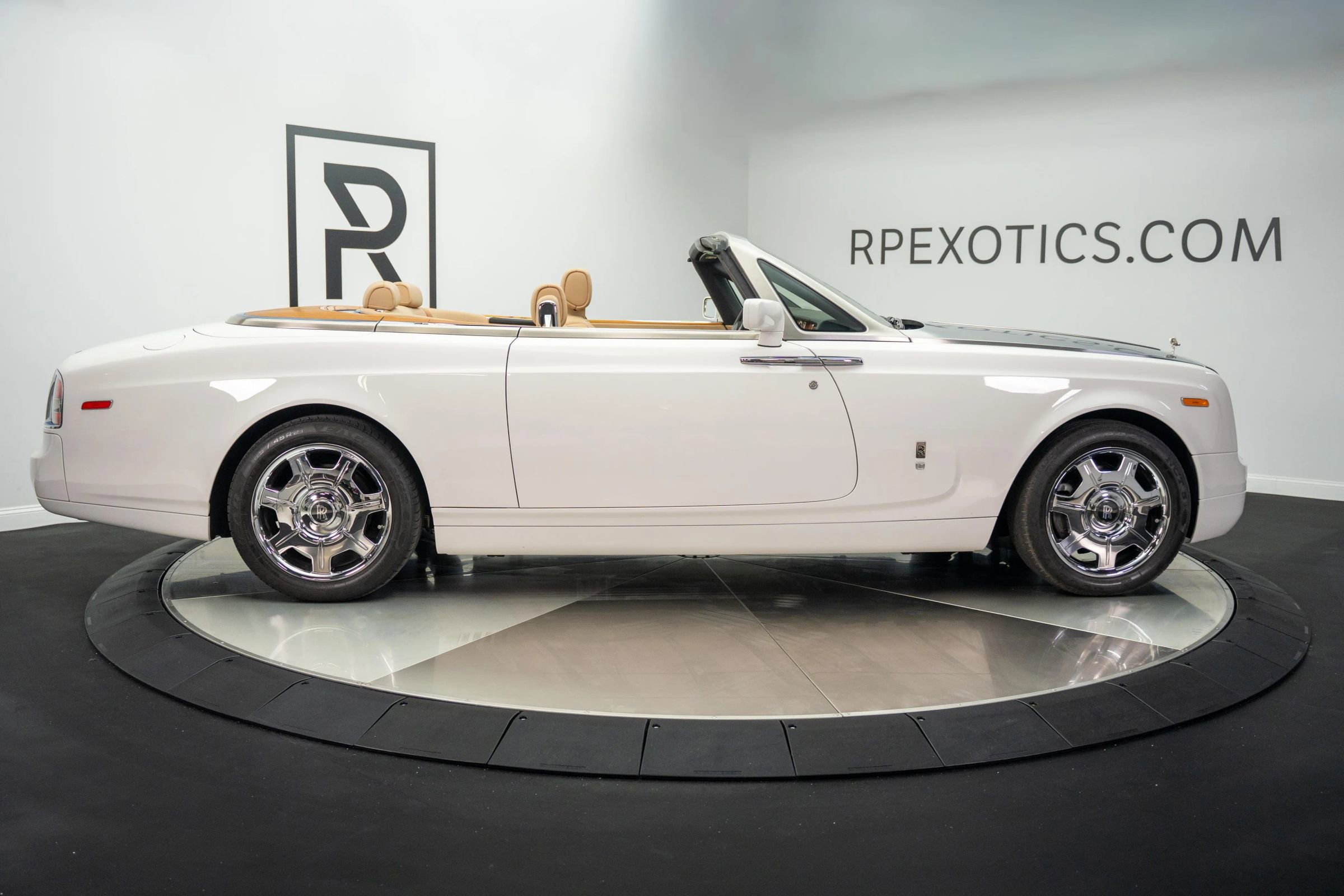 Used 2009 Rolls-Royce Phantom Drophead Coupe image 17
