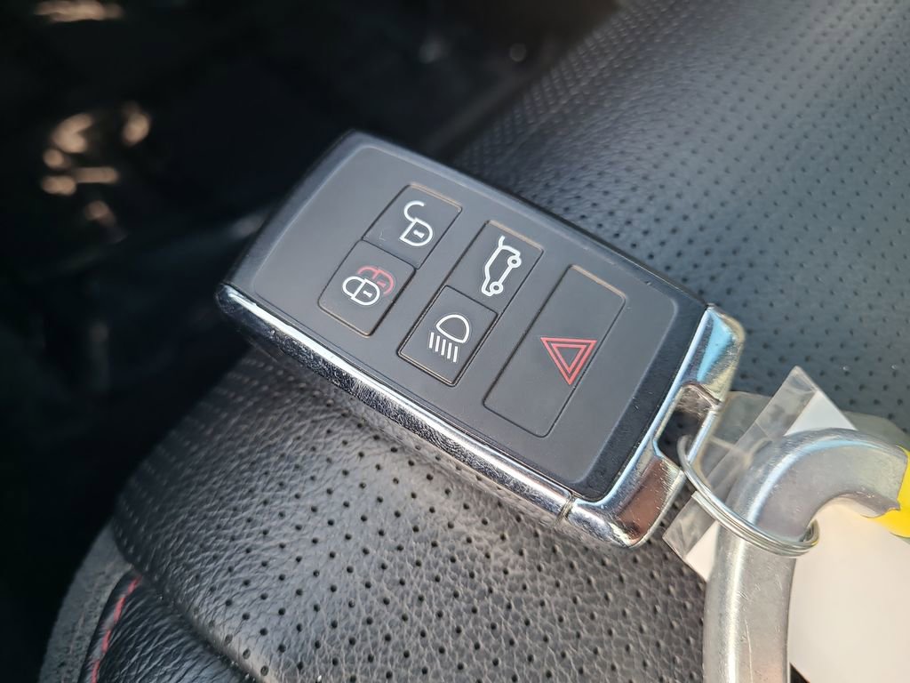 Used 2020 Land Rover Discovery Sport SE R-Dynamic AWD/4WD image 28