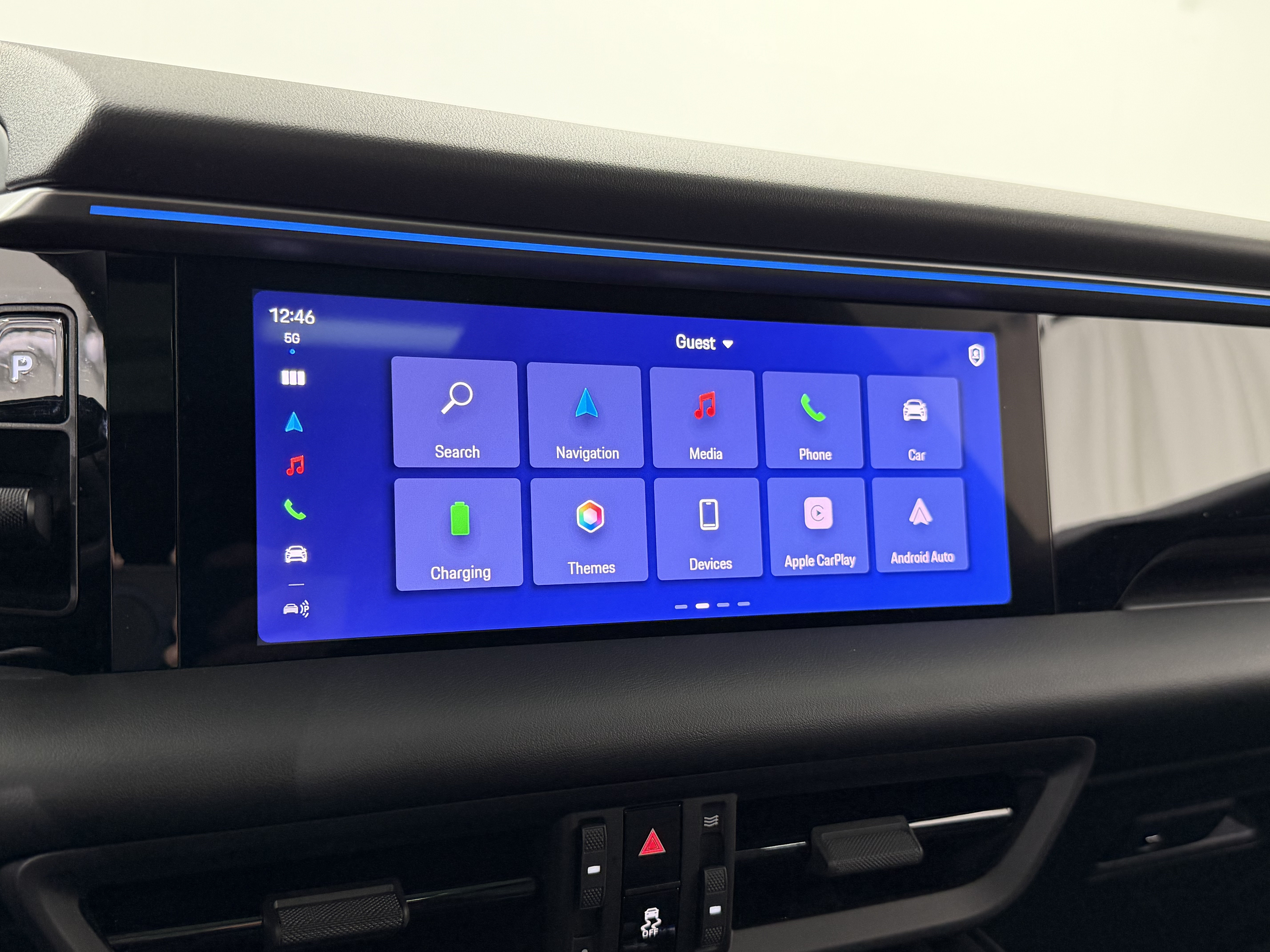 Certified 2025 Porsche Macan Electric RWD image 38