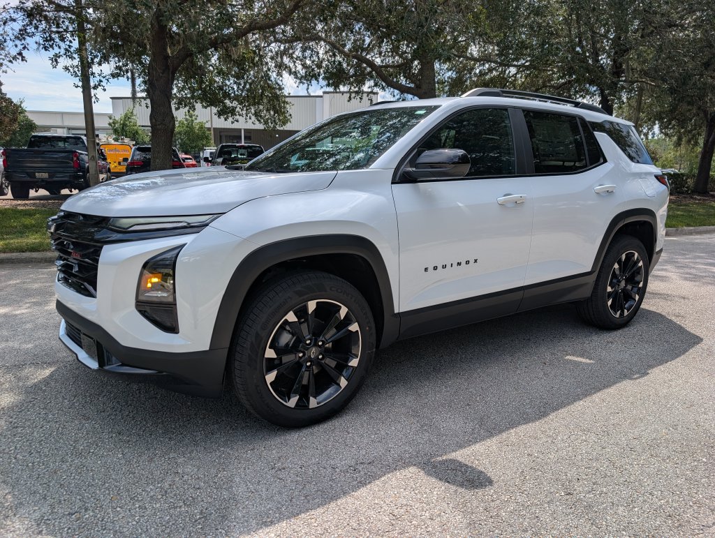 New 2027 Chevrolet Equinox RS FWD image 3