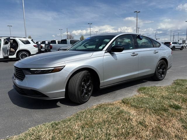 Used 2025 Honda Accord SE image 7