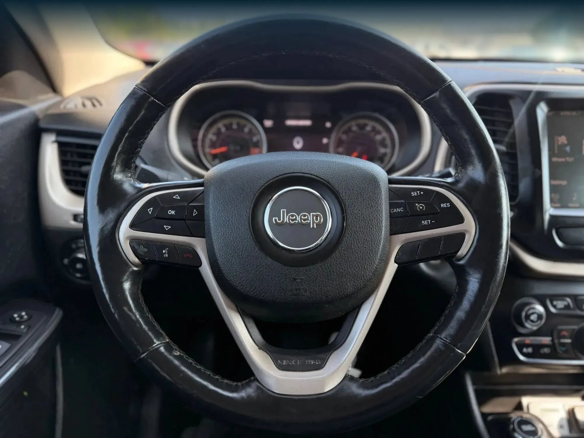 Used 2015 Jeep Cherokee Limited AWD/4WD image 25