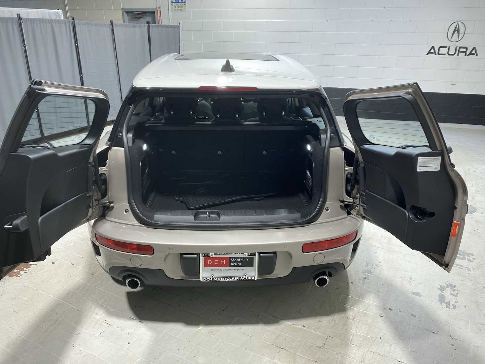 Used 2024 MINI Cooper Clubman S w/ Signature Upholstery Package image 19