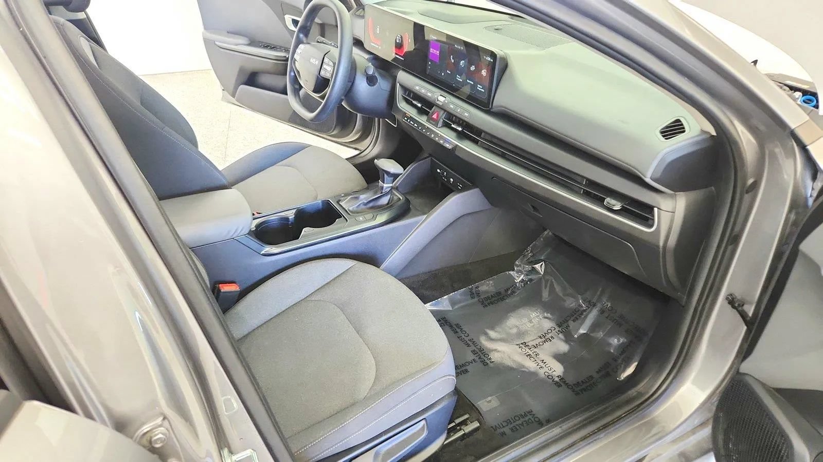 Used 2025 Kia K4 FWD image 28
