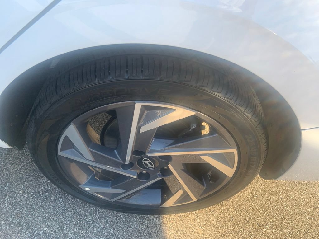 Certified 2025 Hyundai Elantra SEL FWD image 37