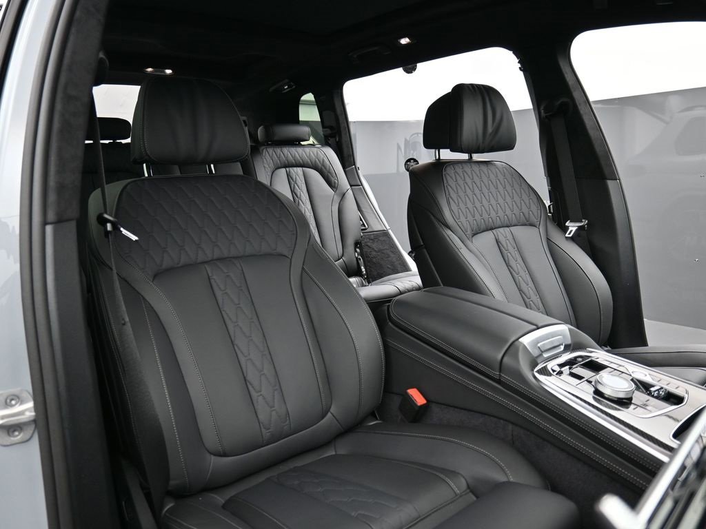 New 2026 BMW X7 M60i w/ Executive Package image 26