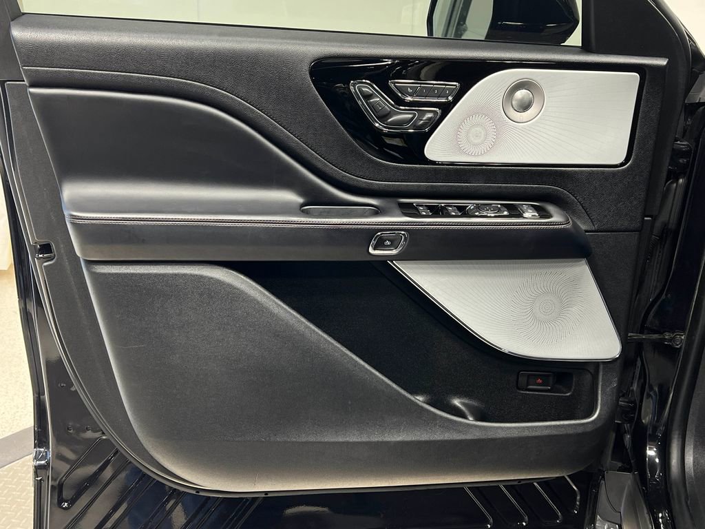 Used 2020 Lincoln Aviator Reserve w/ Equipment Group 201A AWD/4WD image 16