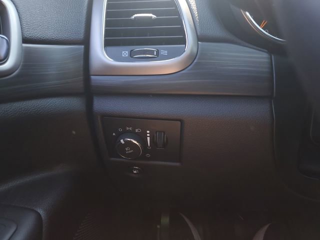 Used 2019 Jeep Grand Cherokee Altitude AWD/4WD image 22