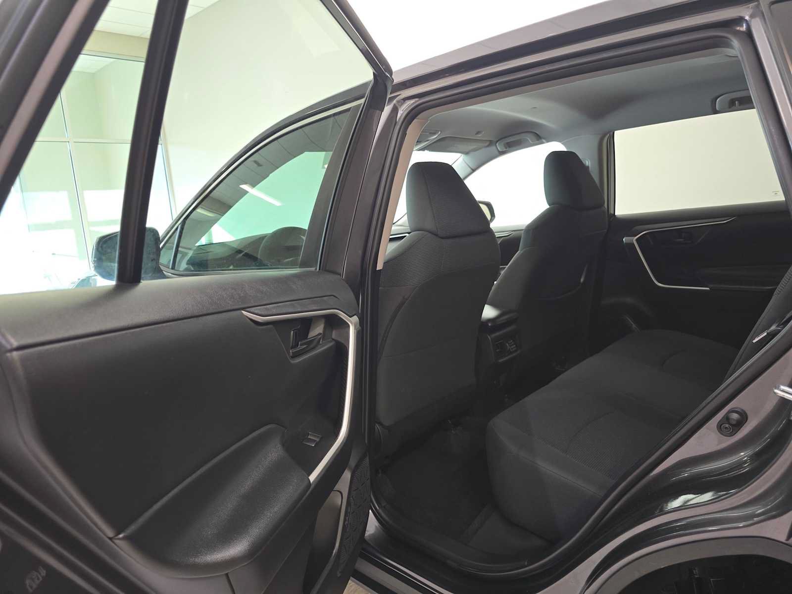 Used 2023 Toyota RAV4 LE AWD/4WD image 25