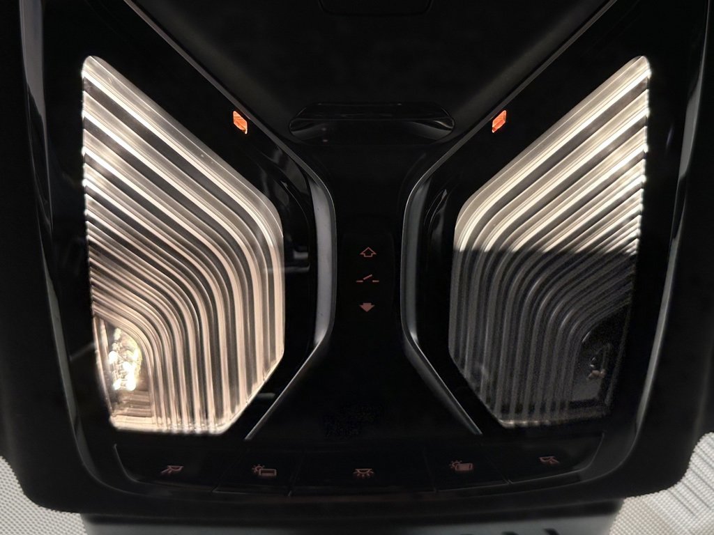 Used 2025 BMW M850i xDrive image 38