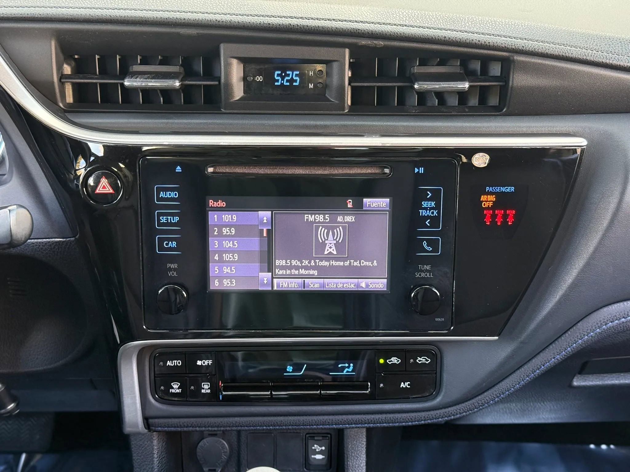 Used 2018 Toyota Corolla SE image 15