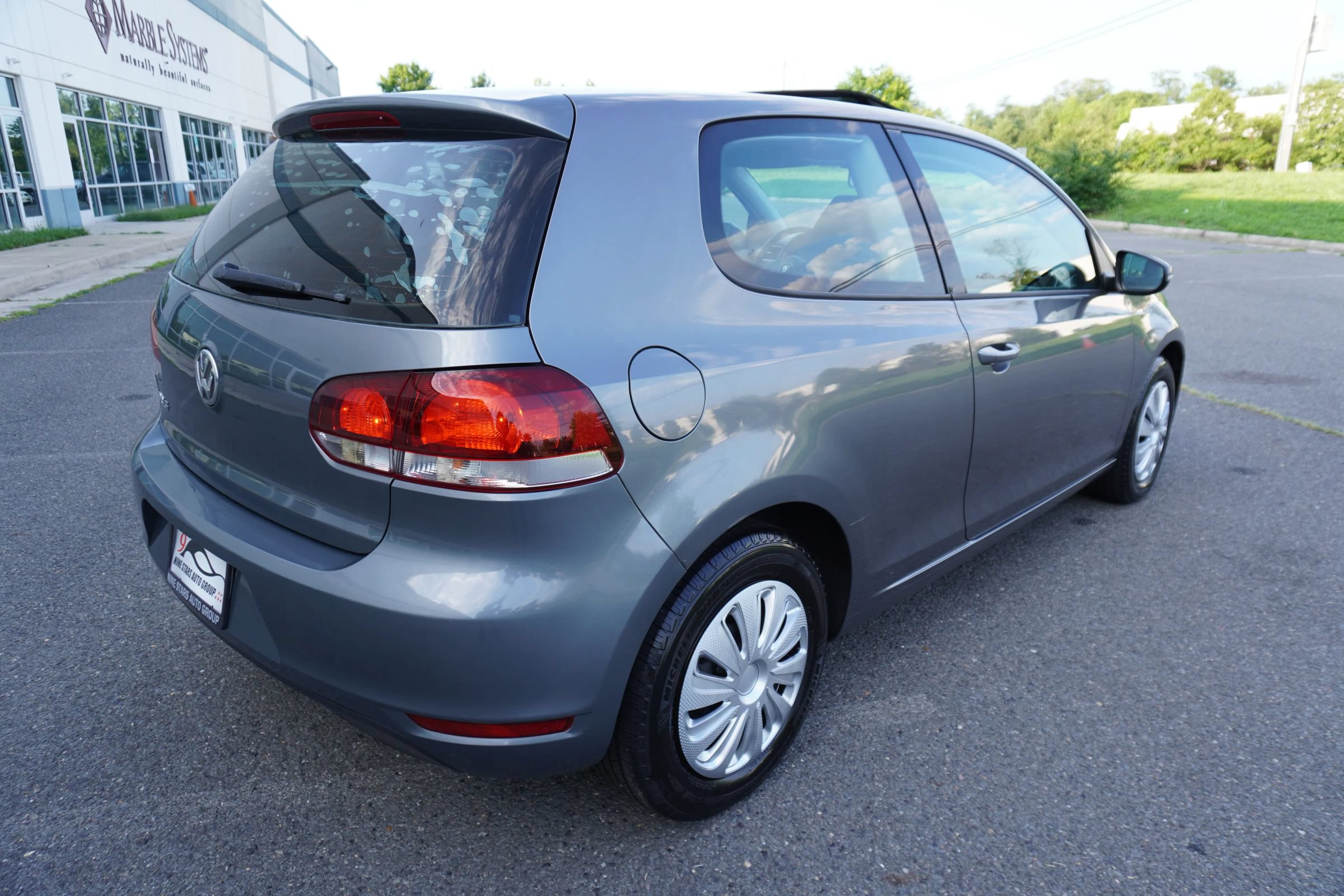 Used 2011 Volkswagen Golf 2-Door FWD image 7