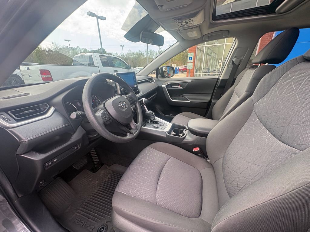 Used 2021 Toyota RAV4 XLE w/ Convenience Package image 11