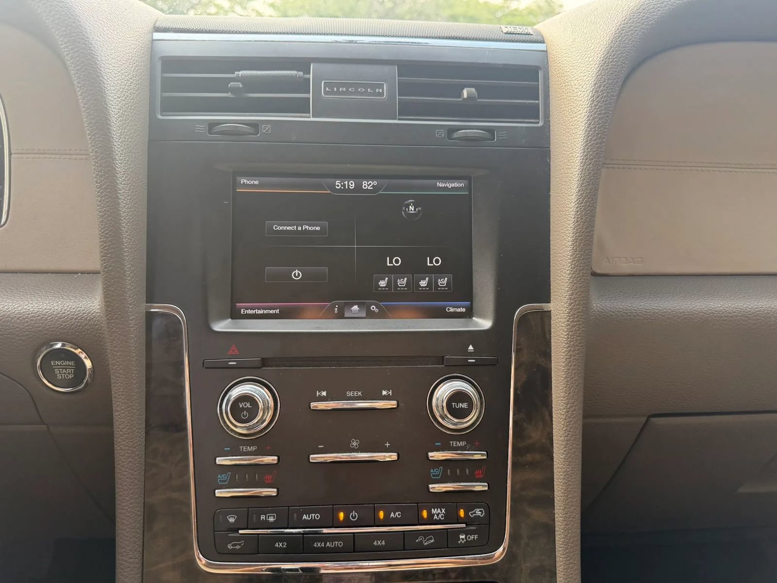 Used 2015 Lincoln Navigator 4WD image 22