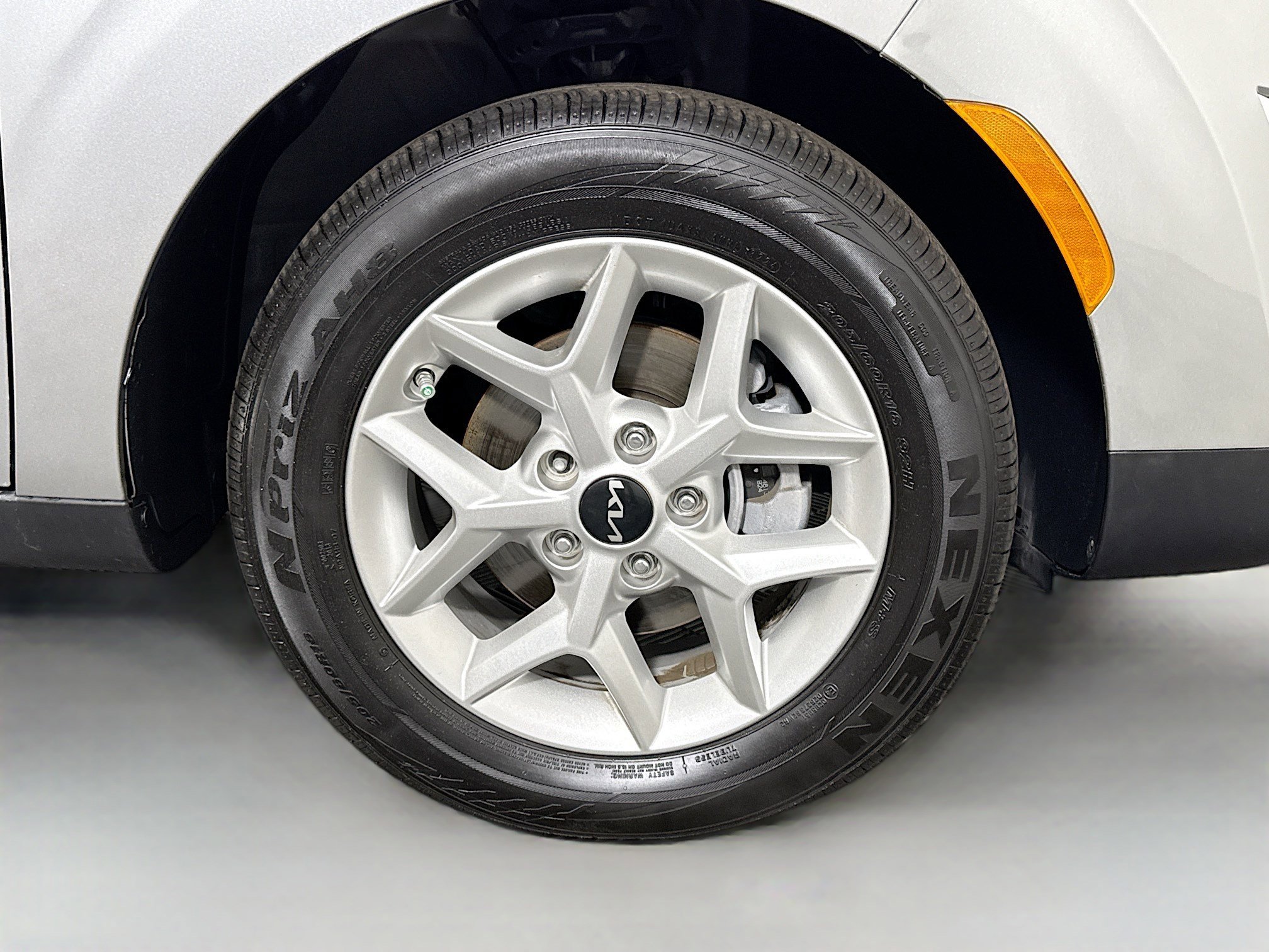 Used 2025 Kia Soul LX w/ LX Technology Package FWD image 31
