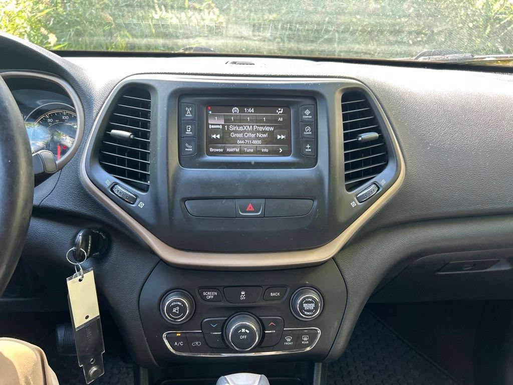 Used 2016 Jeep Cherokee Sport w/ Cold Weather Group AWD/4WD image 16