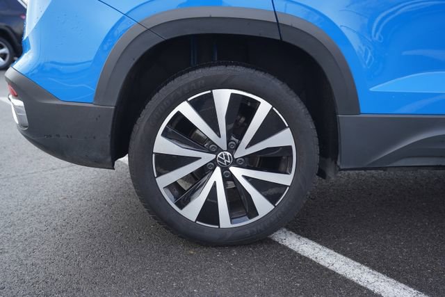 Used 2023 Volkswagen Taos SE w/ Panoramic Sunroof Package image 40