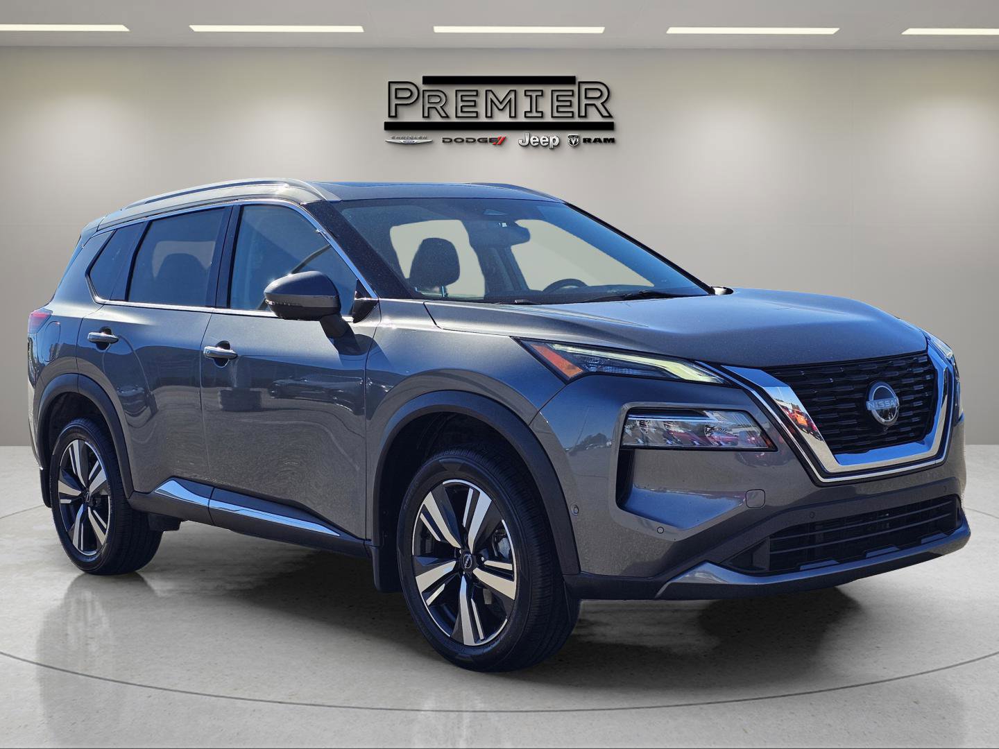 Used 2023 Nissan Rogue SL w/ SL Premium Package image 5