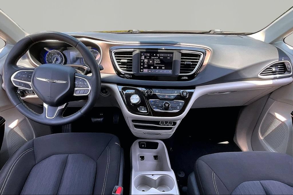 Used 2023 Chrysler Voyager LX FWD image 7