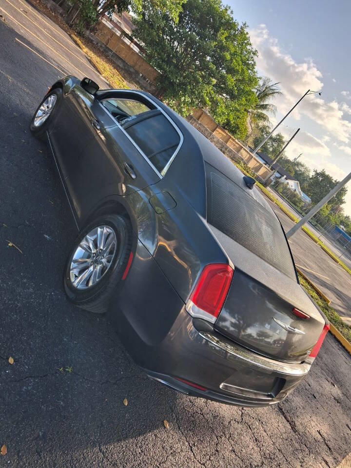 Used 2017 Chrysler 300 Limited RWD image 8