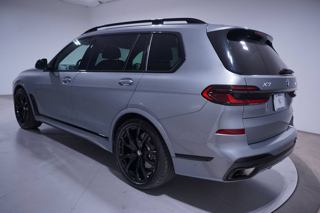 Used 2026 BMW X7 xDrive40i w/ M Sport Package AWD/4WD image 3