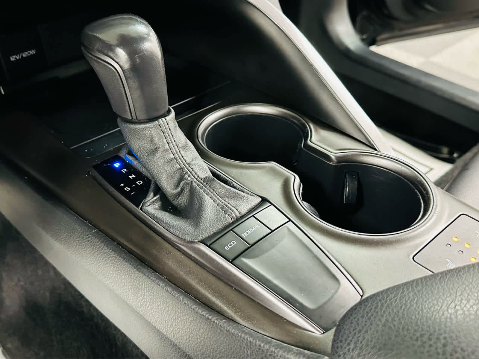 Used 2023 Toyota Camry SE image 11