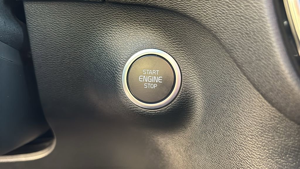 Certified 2024 Volvo XC40 B5 Core image 14