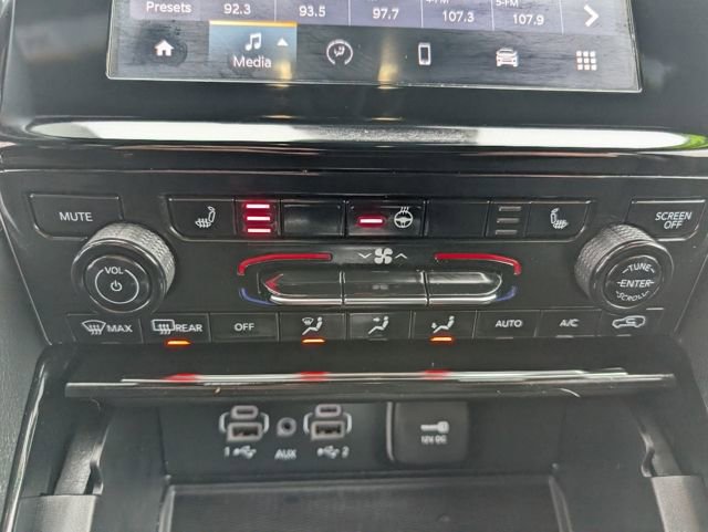 Used 2023 Jeep Grand Cherokee Altitude image 4