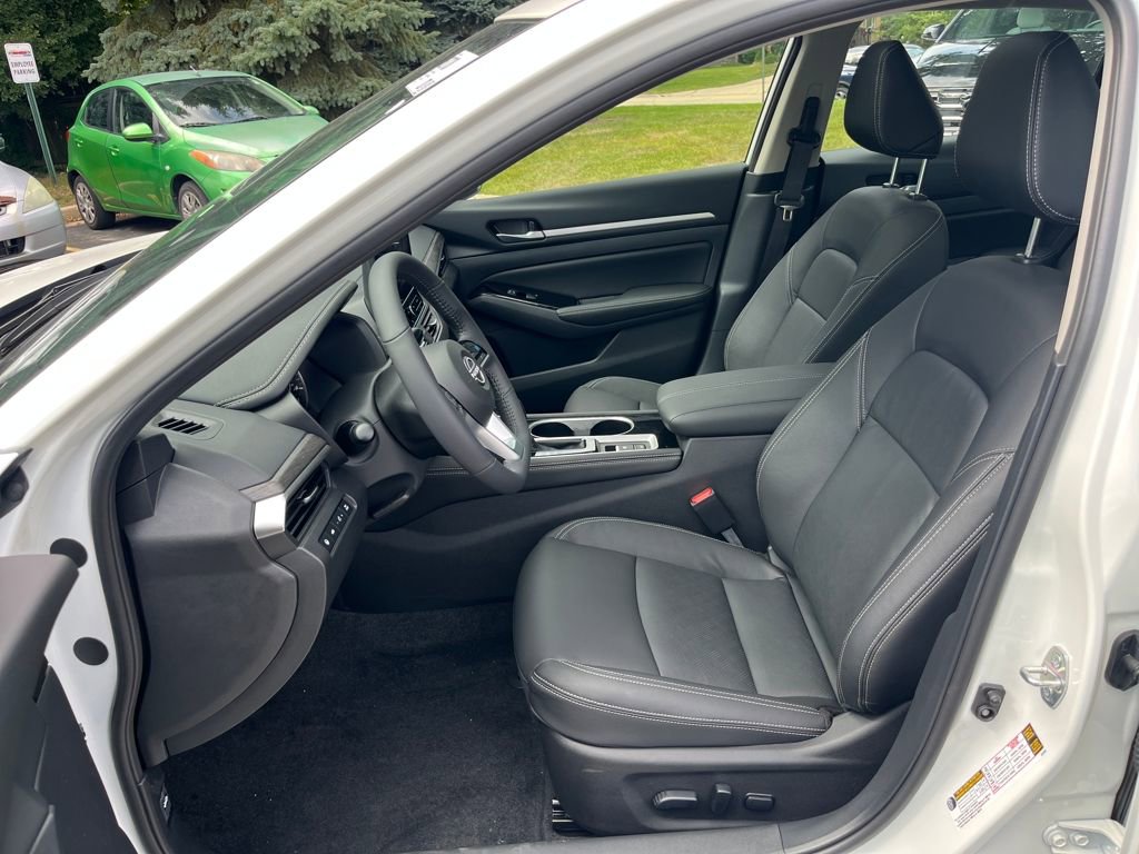 New 2025 Nissan Altima 2.5 SL FWD image 13