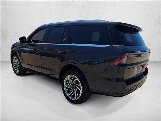 Used 2025 Lincoln Navigator Reserve AWD/4WD image 6