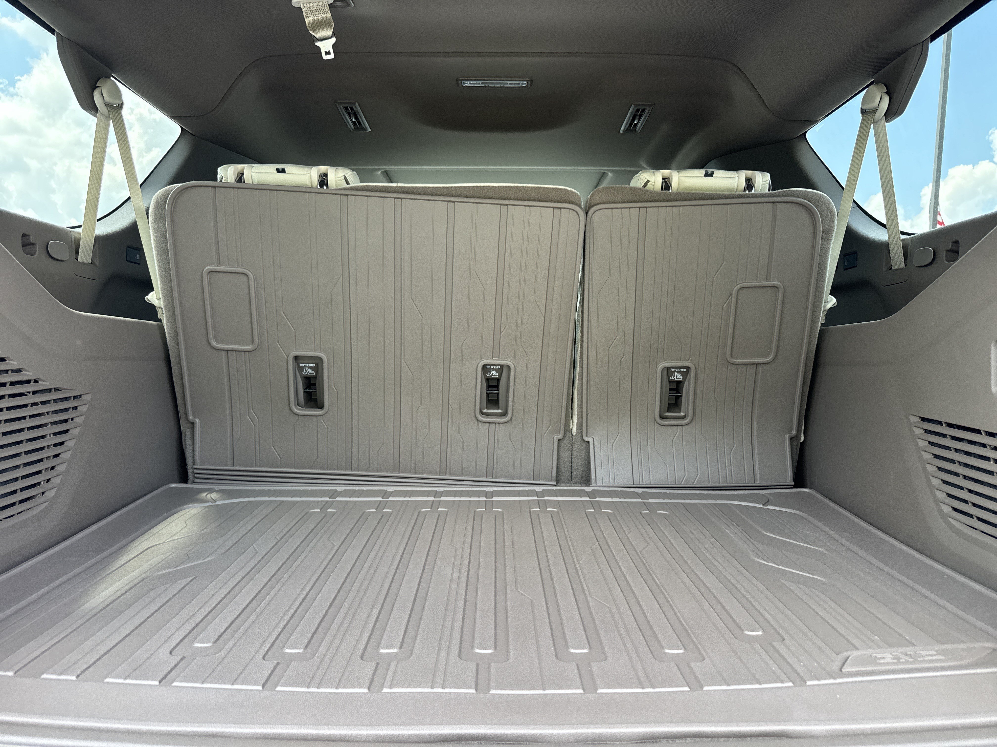 New 2026 GMC Yukon XL Denali w/ Denali Reserve Package RWD image 38