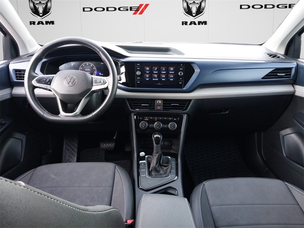 Used 2024 Volkswagen Taos SE w/ Black Wheel Package image 9