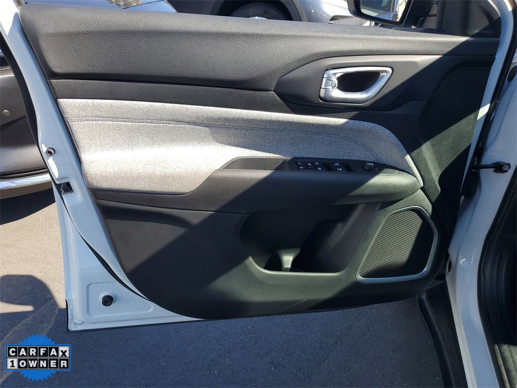 Used 2024 Jeep Compass Latitude image 19