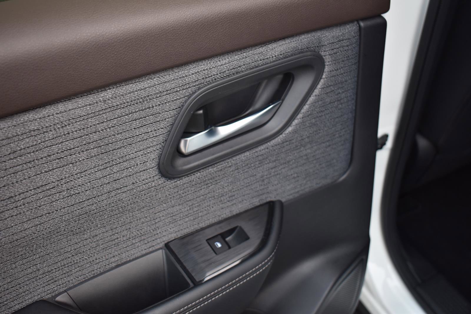 Used 2023 Nissan Rogue SV image 30