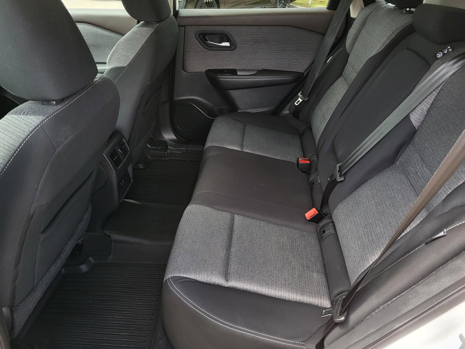 Used 2022 Nissan Rogue SV image 18